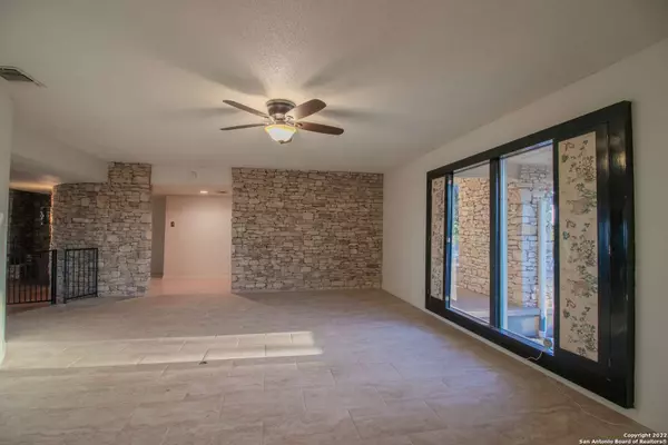 3919 CRESTRIDGE DR, San Antonio, TX 78229-4726