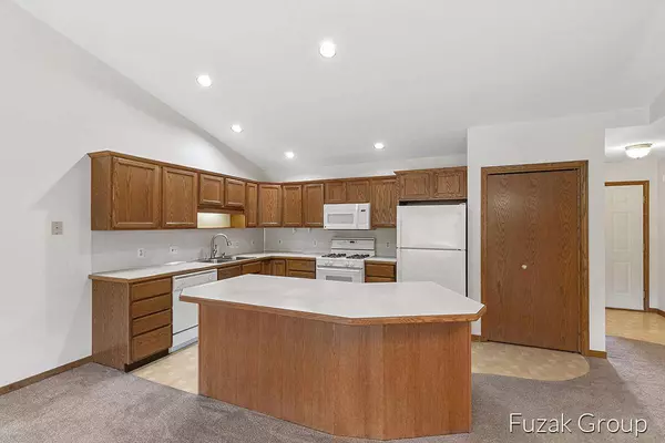 9161 S Maple Lake Drive #74, Zeeland, MI 49464