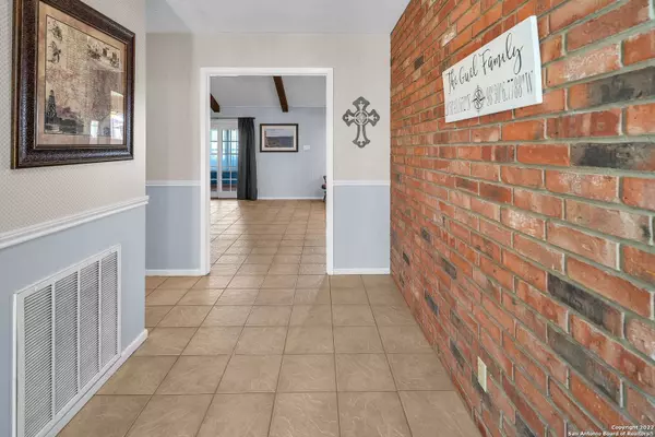 2045 YOSEMITE ST, Pleasanton, TX 78064-1717