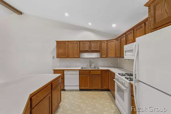 9161 S Maple Lake Drive #74, Zeeland, MI 49464