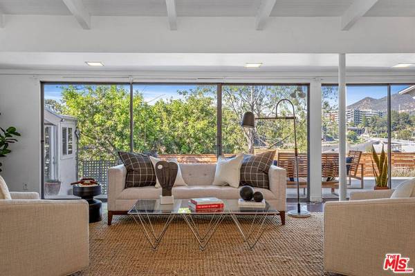 3800 Multiview Dr, Los Angeles, CA 90068