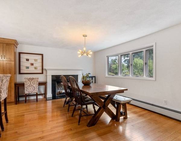 15 Manor Ave, Burlington, MA 01803