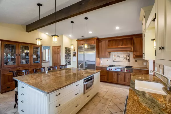 285 Garver LN, White Rock, NM 87547