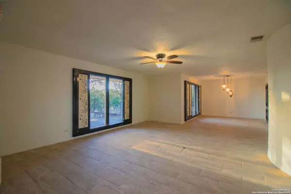 3919 CRESTRIDGE DR, San Antonio, TX 78229-4726