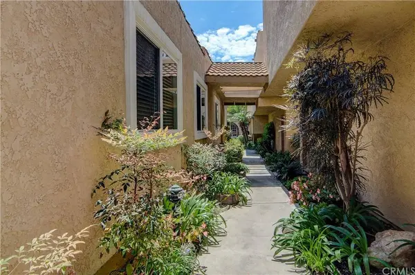 306 Alta LN, Costa Mesa, CA 92627