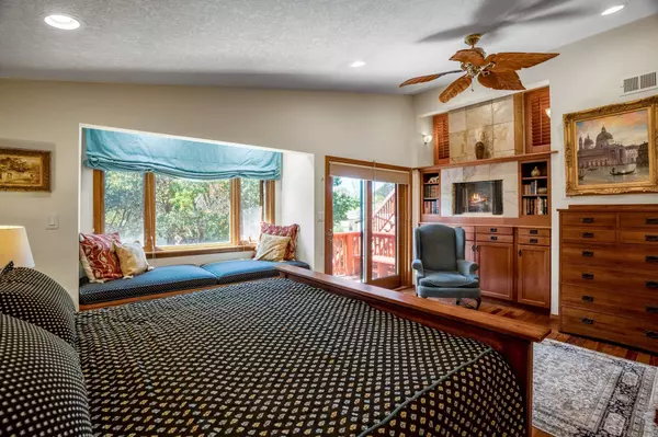 285 Garver LN, White Rock, NM 87547