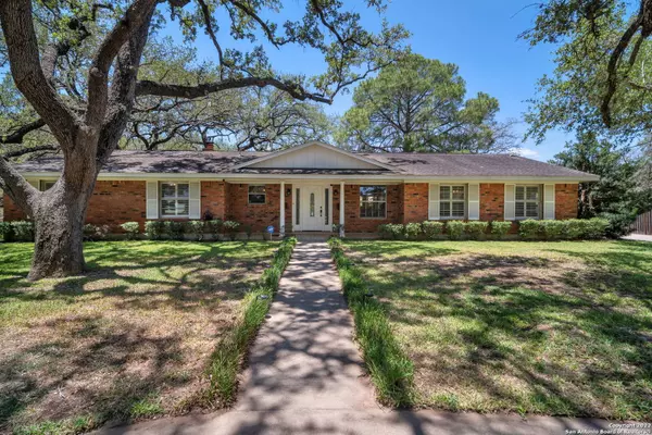 2045 YOSEMITE ST, Pleasanton, TX 78064-1717