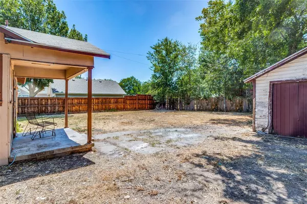 404 E Franklin Street, Grapevine, TX 76051