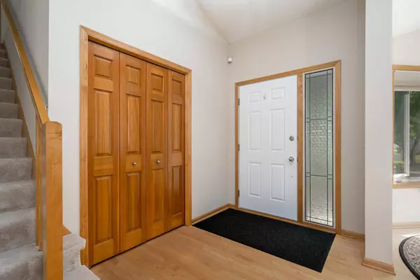 9149 Medley CIR, Golden Valley, MN 55427