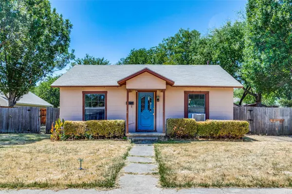 404 E Franklin Street, Grapevine, TX 76051