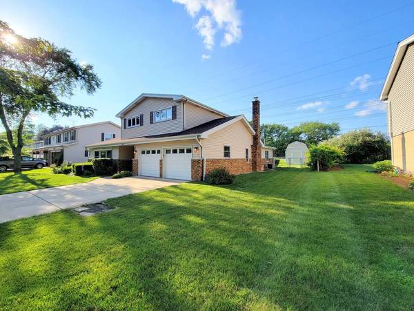 650 E Pompano LN, Palatine, IL 60074