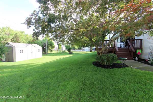 27 Village Lane East, Amsterdam, NY 12010