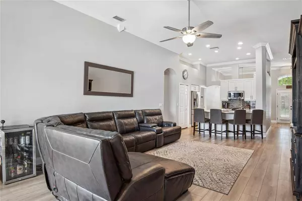 19613 MORDEN BLUSH DR, Lutz, FL 33558