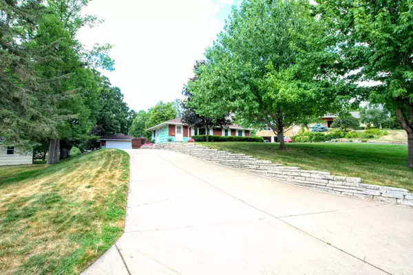 3400 W 88th ST, Bloomington, MN 55431