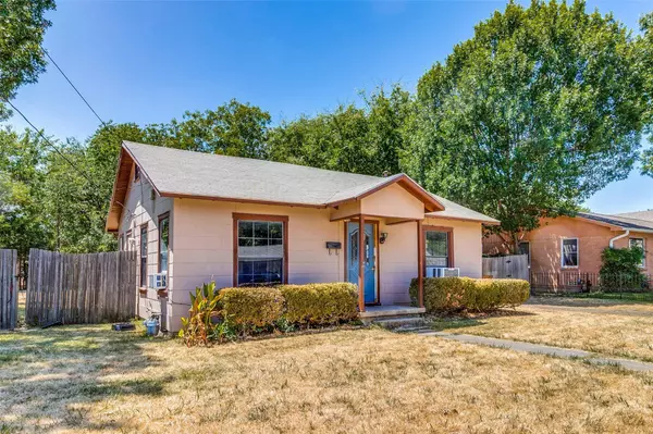 404 E Franklin Street, Grapevine, TX 76051