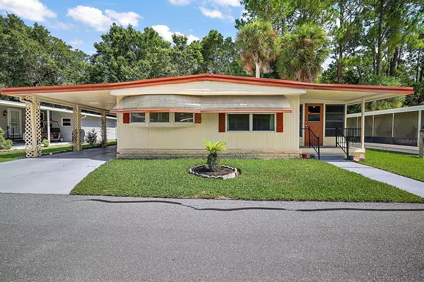 220 PINEWOOD DR, Eustis, FL 32726