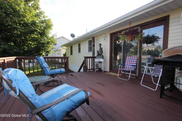 27 Village Lane East, Amsterdam, NY 12010