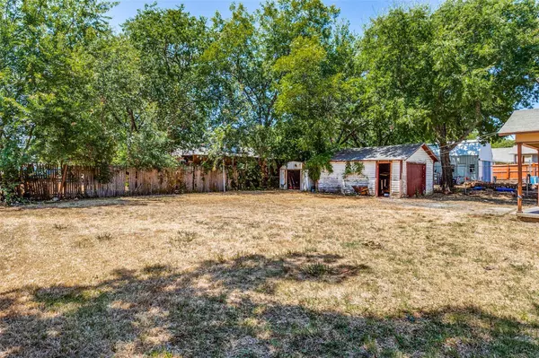 404 E Franklin Street, Grapevine, TX 76051