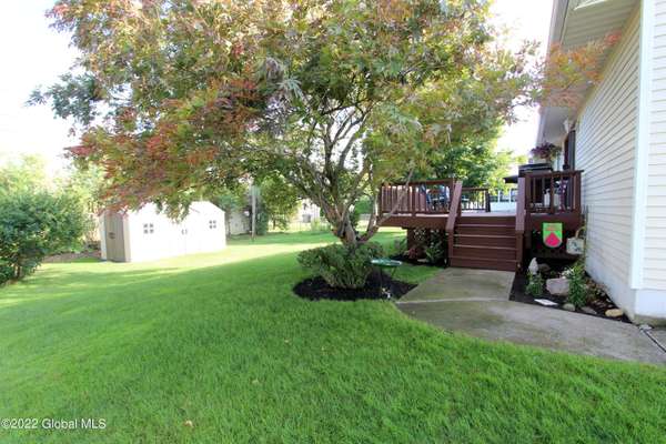 27 Village Lane East, Amsterdam, NY 12010