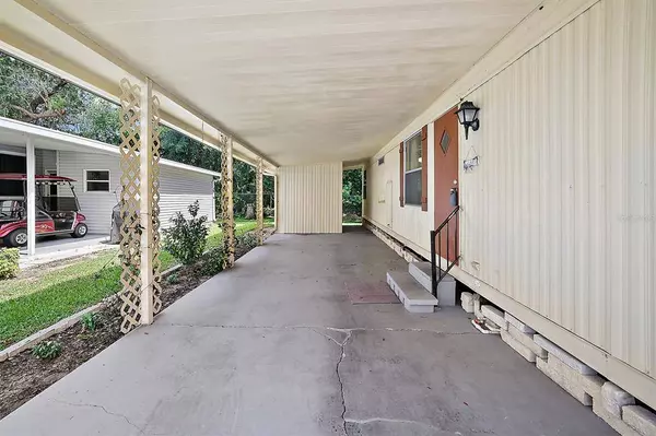 220 PINEWOOD DR, Eustis, FL 32726