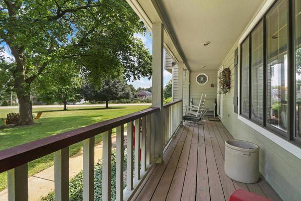 2036 Abbotsford DR, Inverness, IL 60010