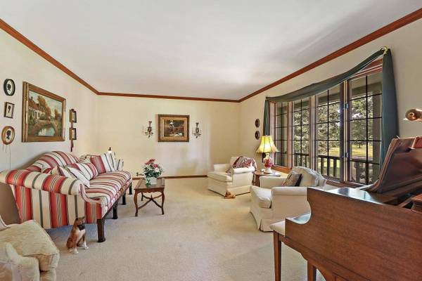 2036 Abbotsford DR, Inverness, IL 60010