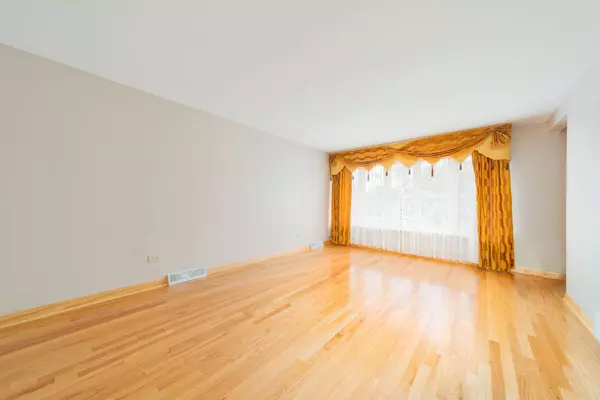 7808 Leamington Avenue, Burbank, IL 60459