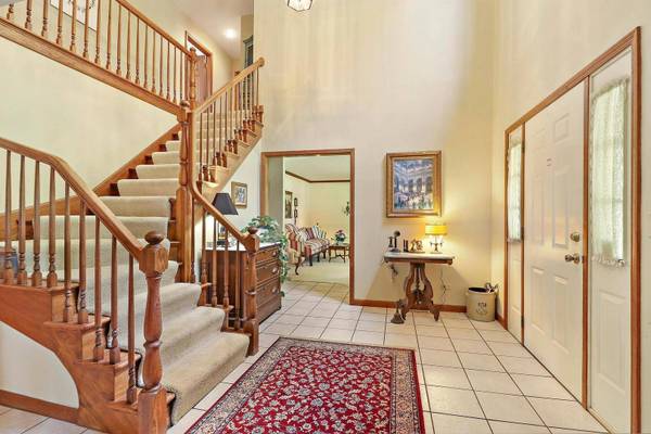 2036 Abbotsford DR, Inverness, IL 60010