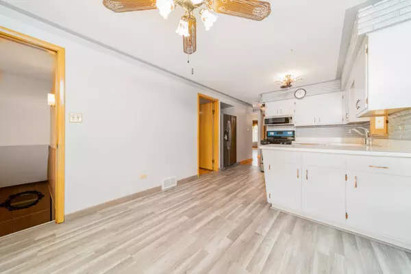 7808 Leamington Avenue, Burbank, IL 60459