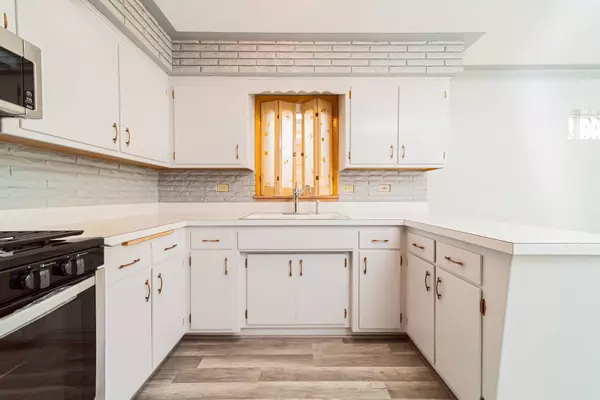 7808 Leamington Avenue, Burbank, IL 60459