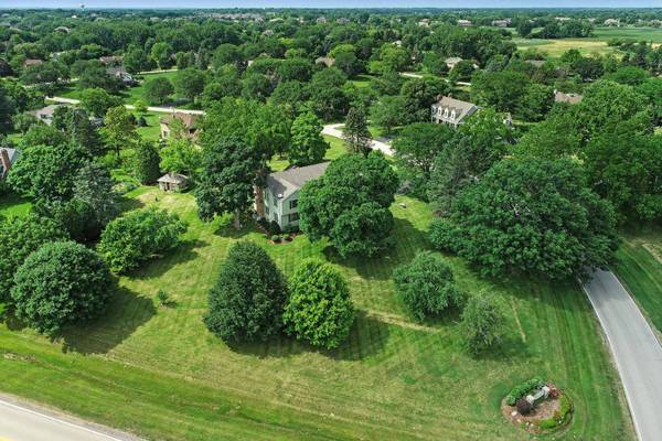 2036 Abbotsford DR, Inverness, IL 60010