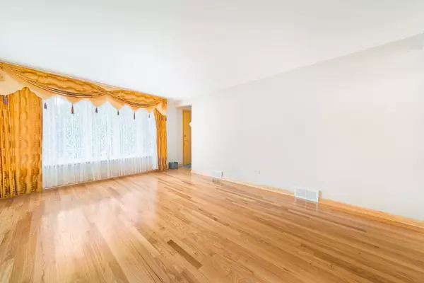 7808 Leamington Avenue, Burbank, IL 60459