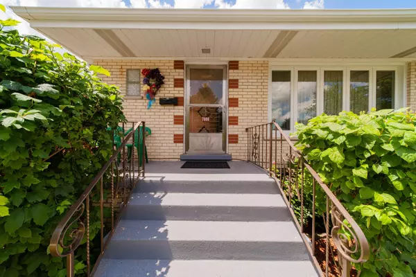 7808 Leamington Avenue, Burbank, IL 60459