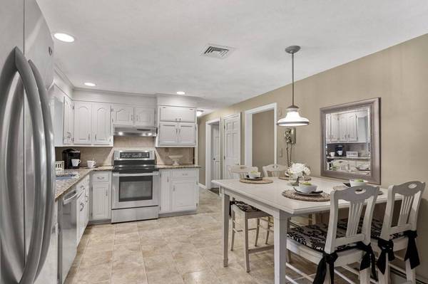 178 Bridges Ln, North Andover, MA 01845