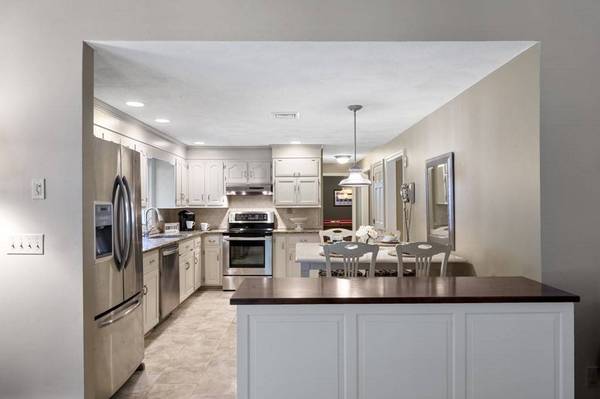 178 Bridges Ln, North Andover, MA 01845