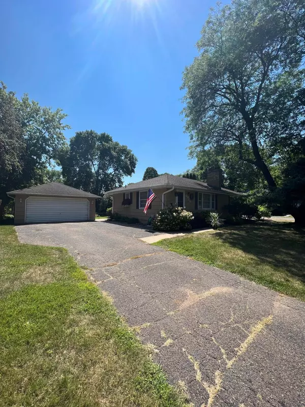 6925 39th AVE N, Crystal, MN 55427