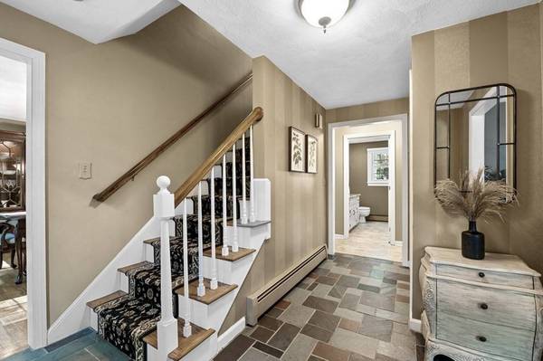 178 Bridges Ln, North Andover, MA 01845