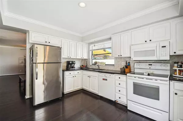 4826 GROVE POINT DR, Tampa, FL 33624