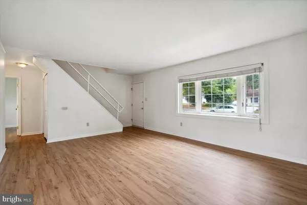 32 QUILL RD, Levittown, PA 19057