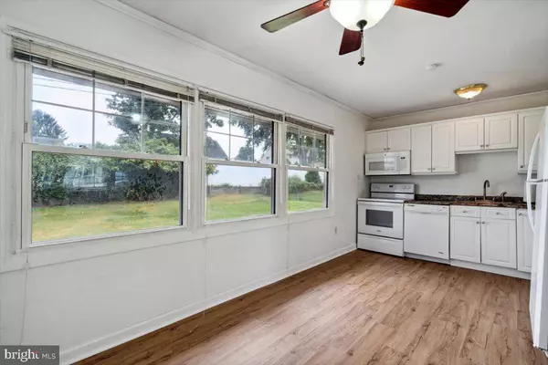 32 QUILL RD, Levittown, PA 19057