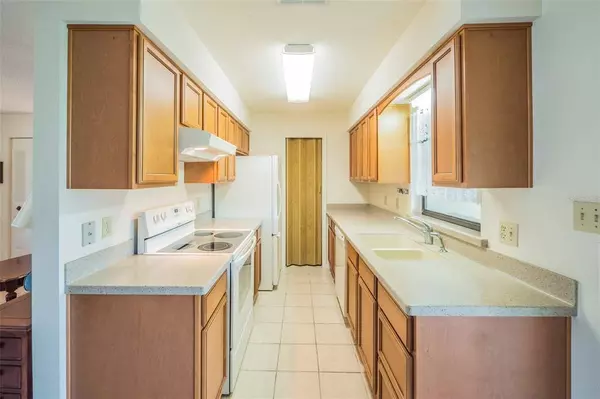 12517 ORANGEWOOD CT, Tavares, FL 32778