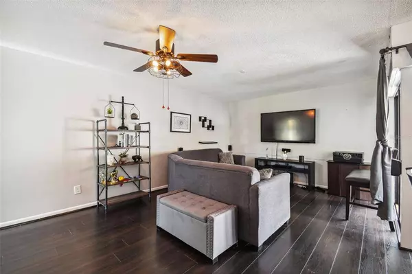 4826 GROVE POINT DR, Tampa, FL 33624