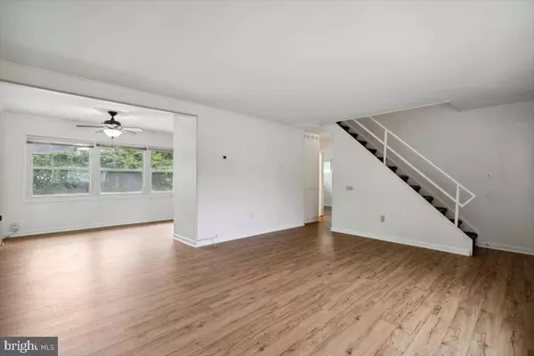 32 QUILL RD, Levittown, PA 19057