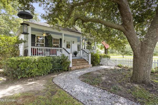 448 Saint John Street, Bay Saint Louis, MS 39520
