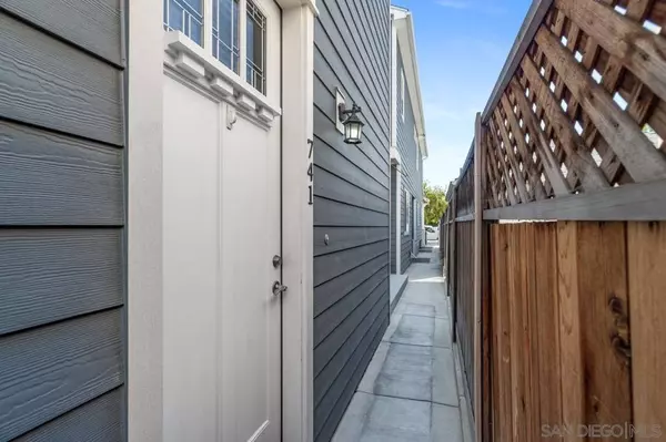 741 D Avenue, Coronado, CA 92118