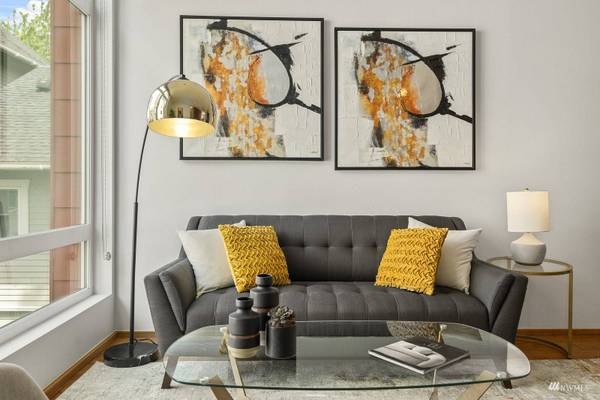 2123 10th AVE W #D, Seattle, WA 98119