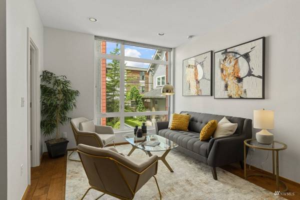 2123 10th AVE W #D, Seattle, WA 98119