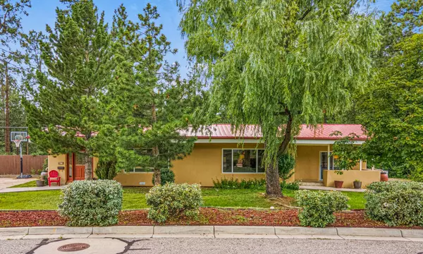 4679 Fairway DR, Los Alamos, NM 87544