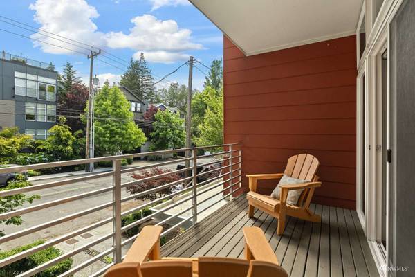 2123 10th AVE W #D, Seattle, WA 98119