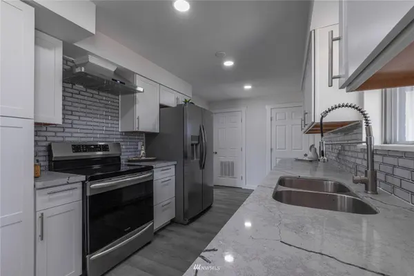 8610 92nd ST SW, Tacoma, WA 98498